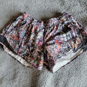 Lululemon Hotty Hot Low-Rise Lined Short size 8